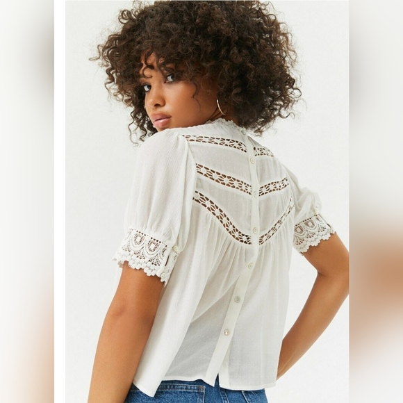 EUC 🔹️ Forever 21 🔹️Button-Down Crochet Lace Top Size Med - Reversible - Picture 2 of 6